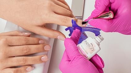 Przedłużanie paznokci hybrydą - krok po kroku