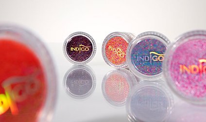 Confetti – pyłki do paznokci idealne, by wstrzelić się w trendy