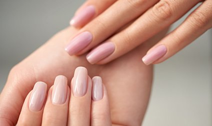 Jak odświeżyć hybrydę? Przywróć blask i trwałość swojej stylizacji!