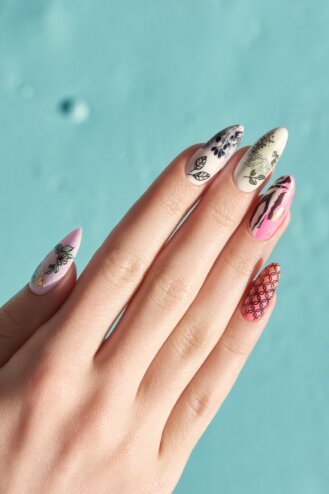 Stemple na paznokciach