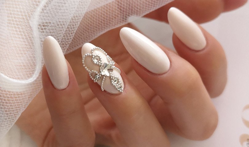 Manicure ślubny – pomysły na idealne weddingowe zdobienia